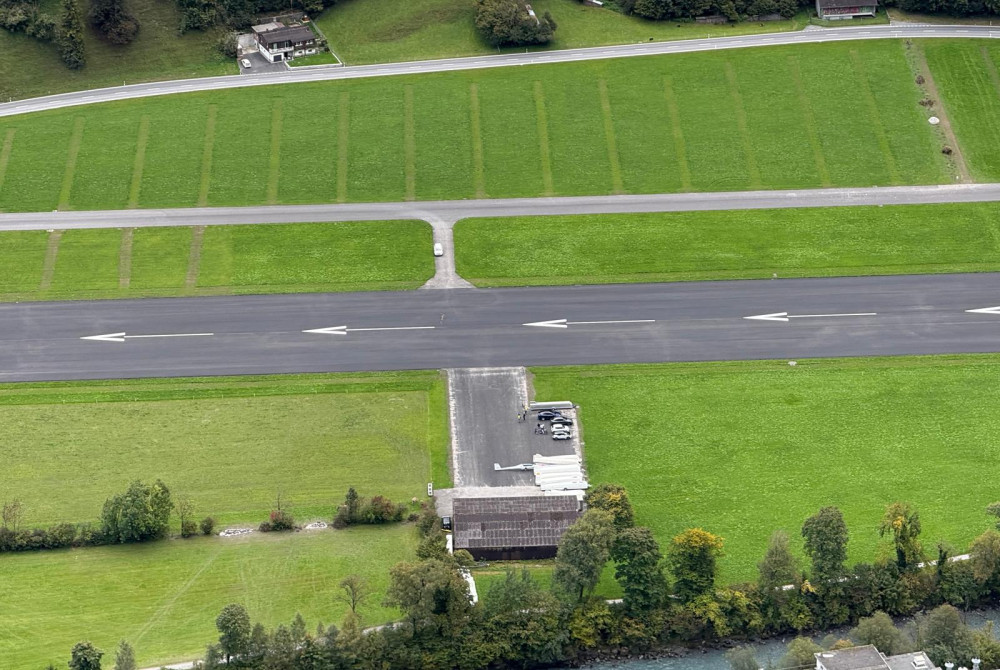 Hangar und Vorplatz der SG Glarus